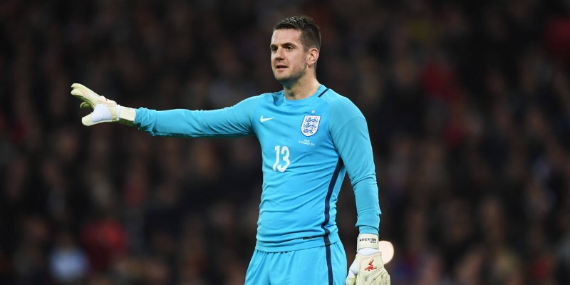 Tom Heaton để lại dấu ấn không phai mờ tại Turf Moor